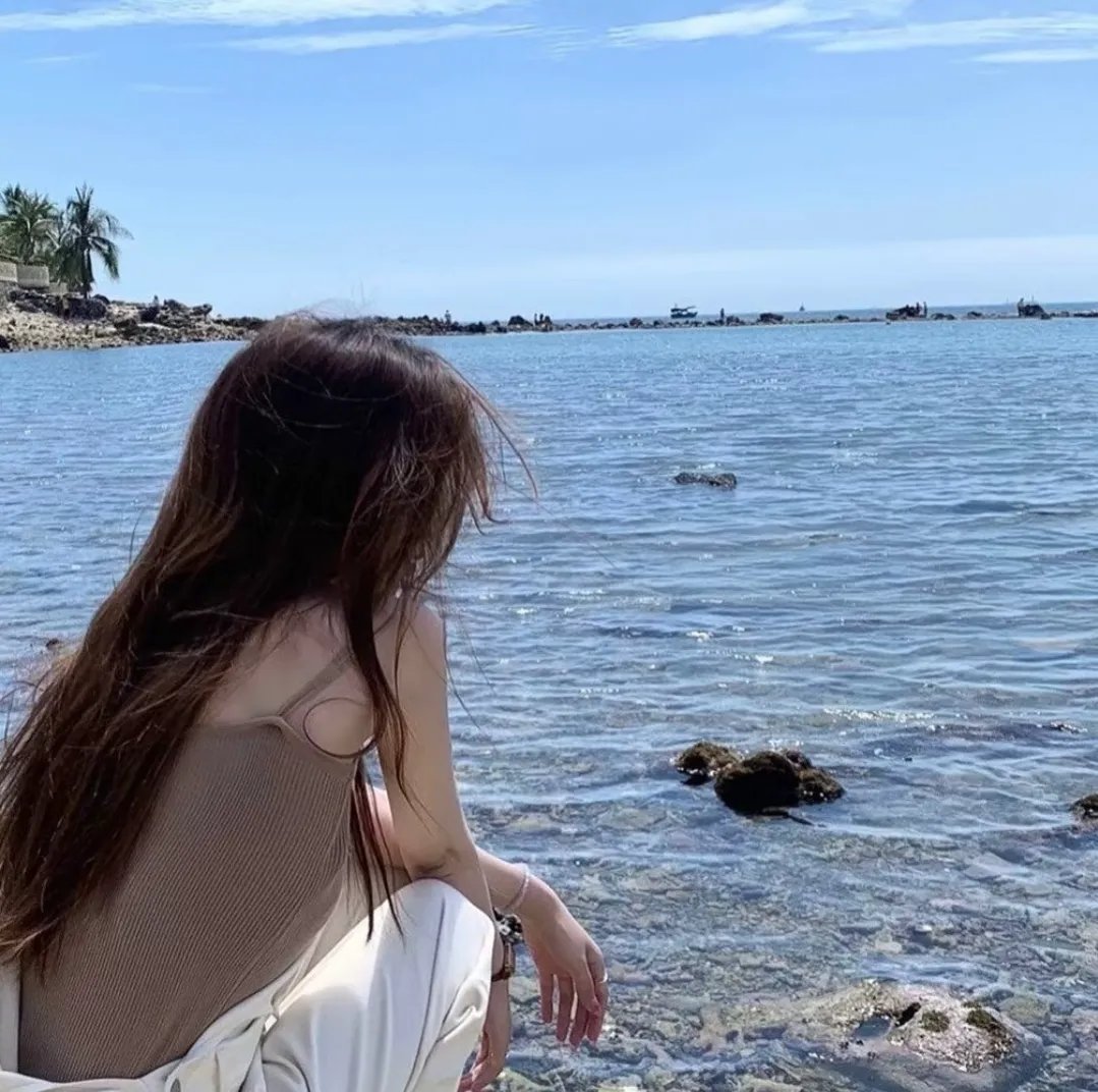公寓里的两个女人